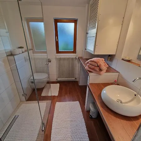 Clee Apartment *
