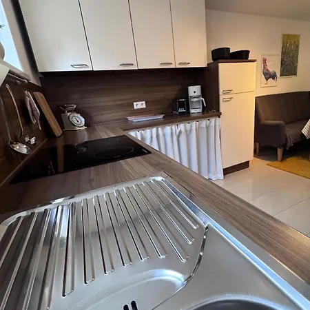 Clee Apartment *