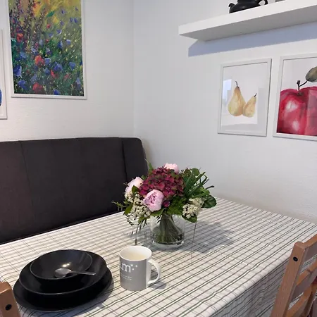 Clee Apartment *