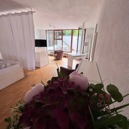 Clee Apartment *